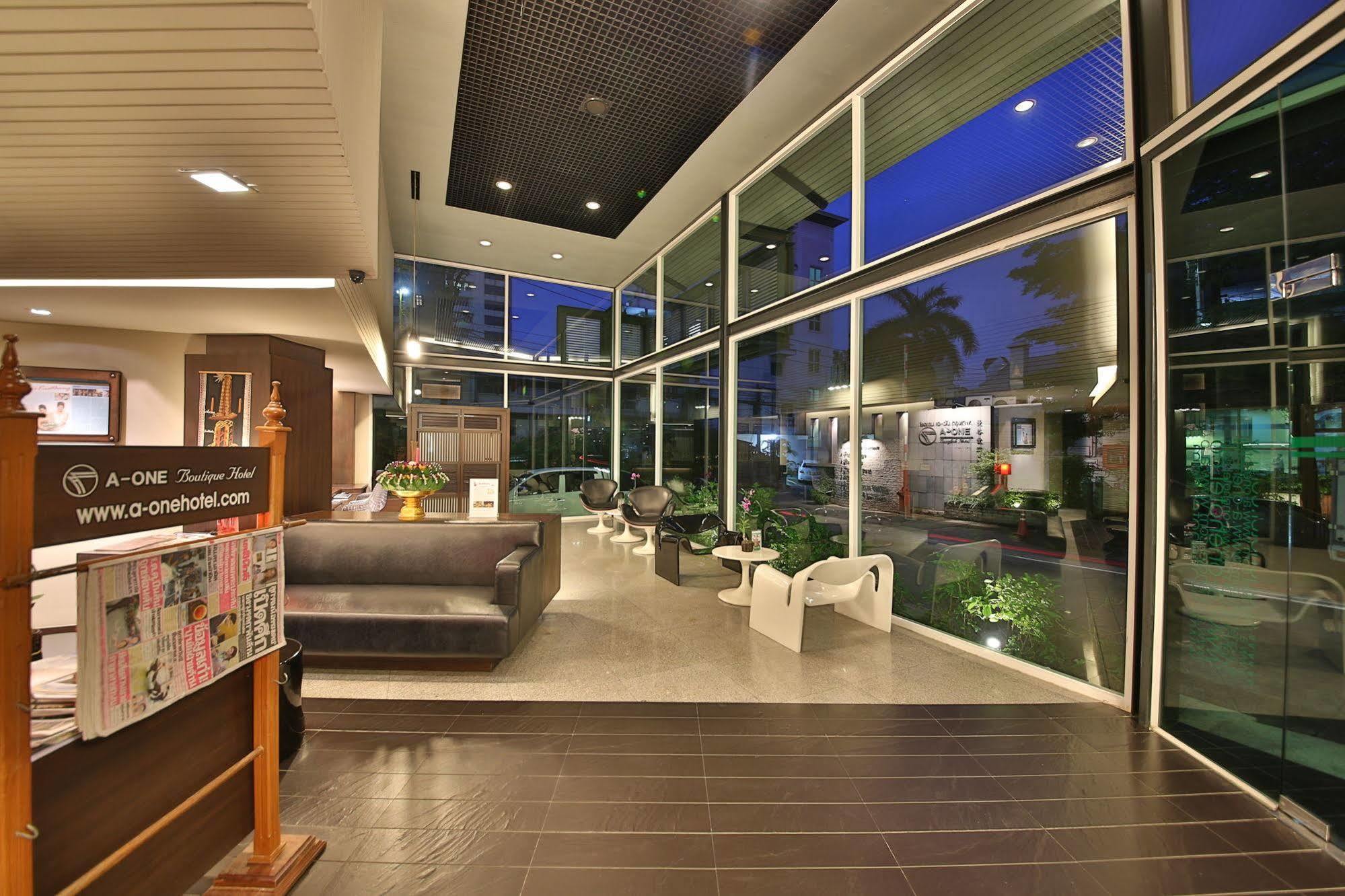 Happihaus Hotel Banguecoque Exterior foto