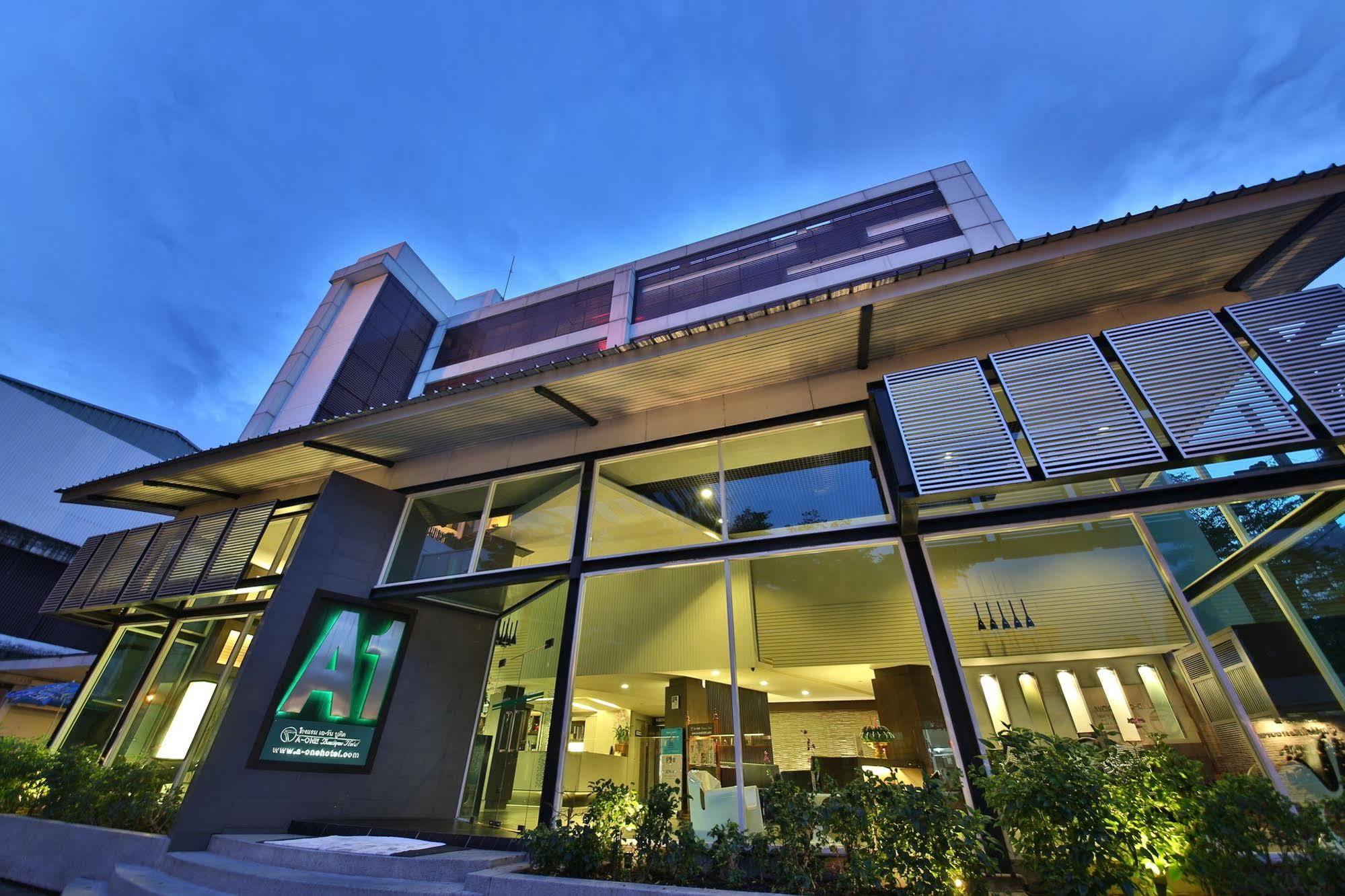 Happihaus Hotel Banguecoque Exterior foto